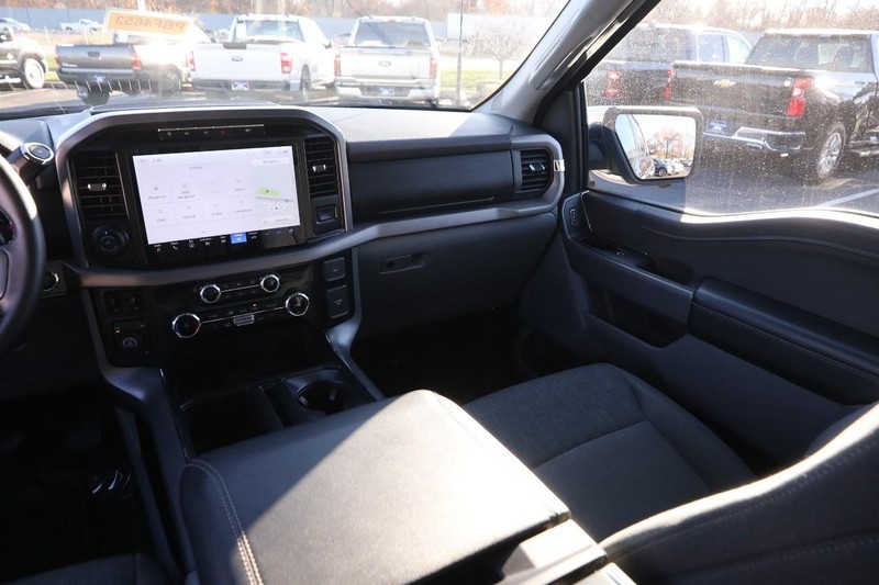 Ford F-150 Vehicle Full-screen Gallery Image 24