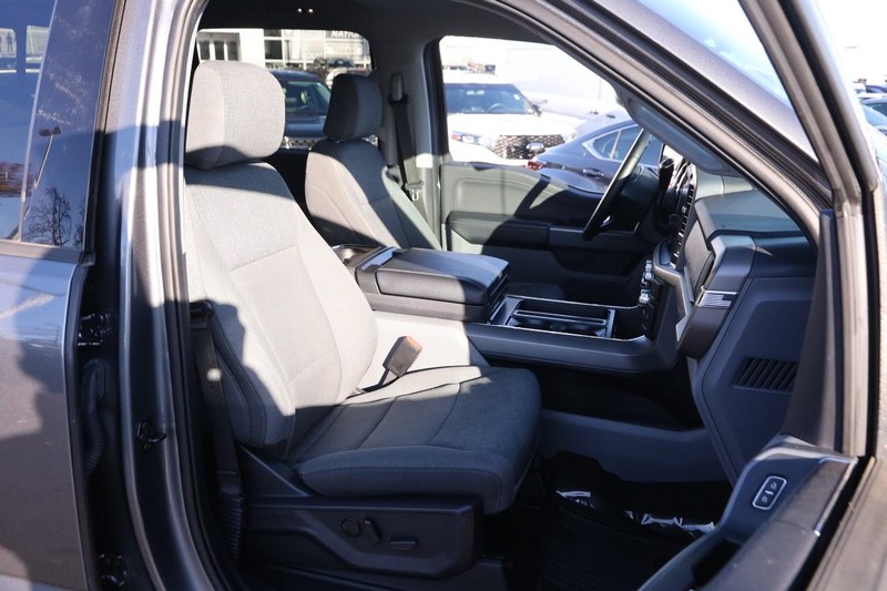 Ford F-150 Vehicle Full-screen Gallery Image 25