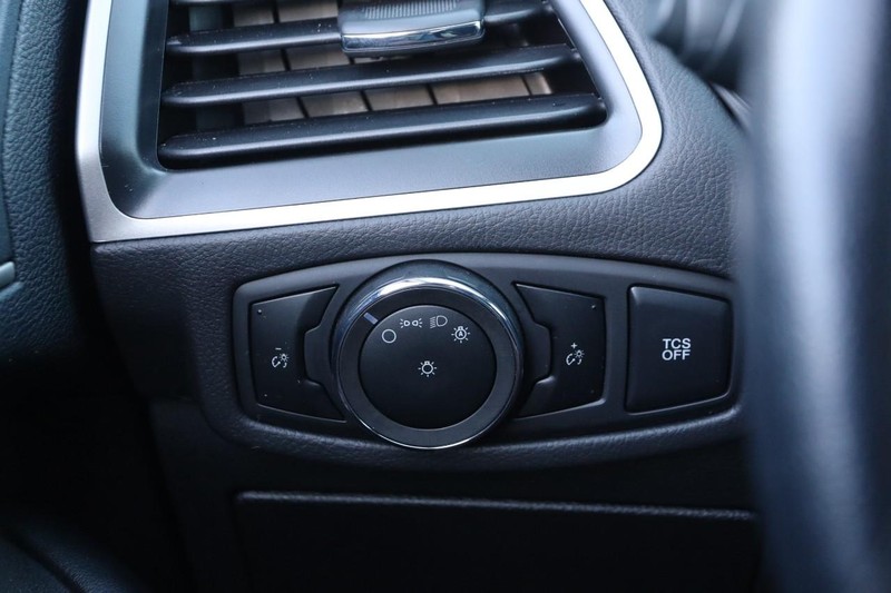 Ford Edge Vehicle Image 18