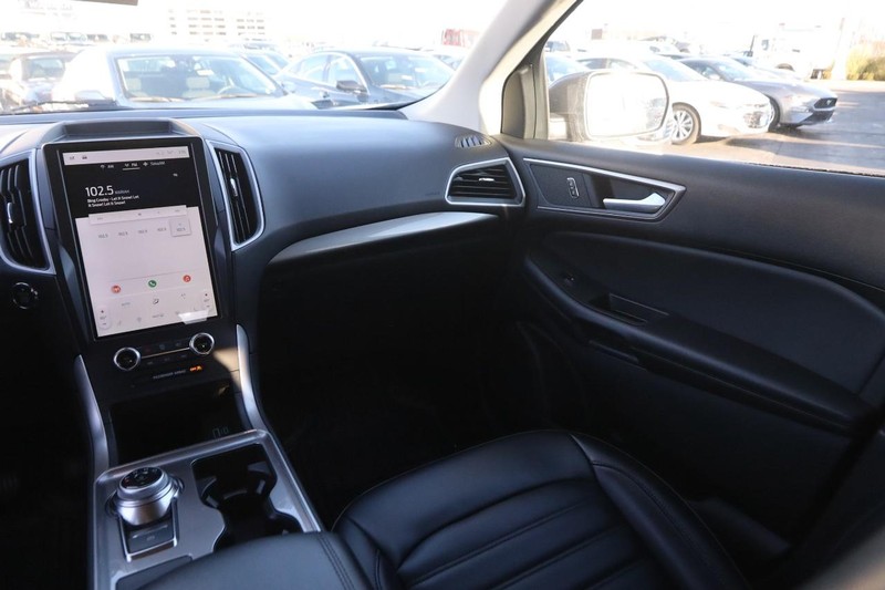 Ford Edge Vehicle Image 23