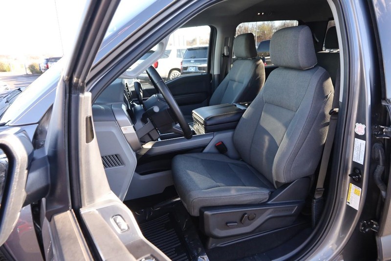 Ford F-150 Vehicle Full-screen Gallery Image 8