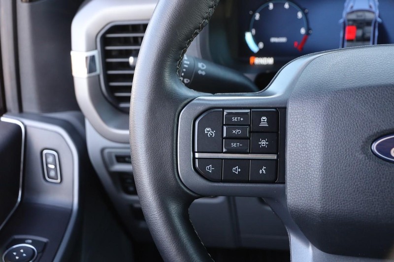 Ford F-150 Vehicle Full-screen Gallery Image 11