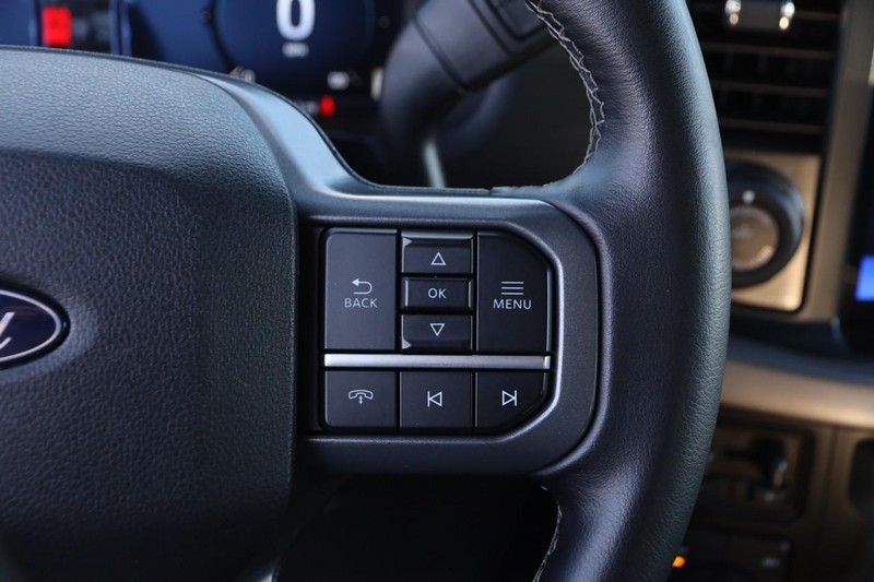 Ford F-150 Vehicle Full-screen Gallery Image 12