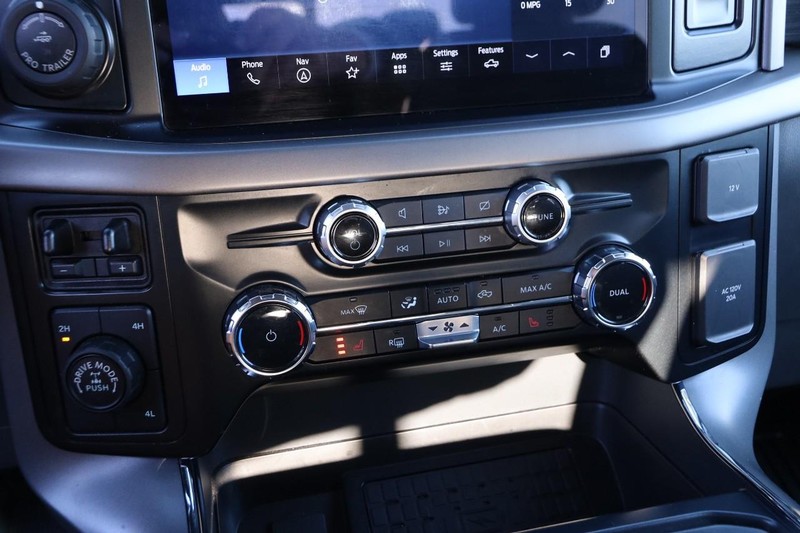 Ford F-150 Vehicle Full-screen Gallery Image 17