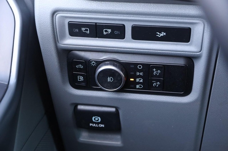 Ford F-150 Vehicle Full-screen Gallery Image 18