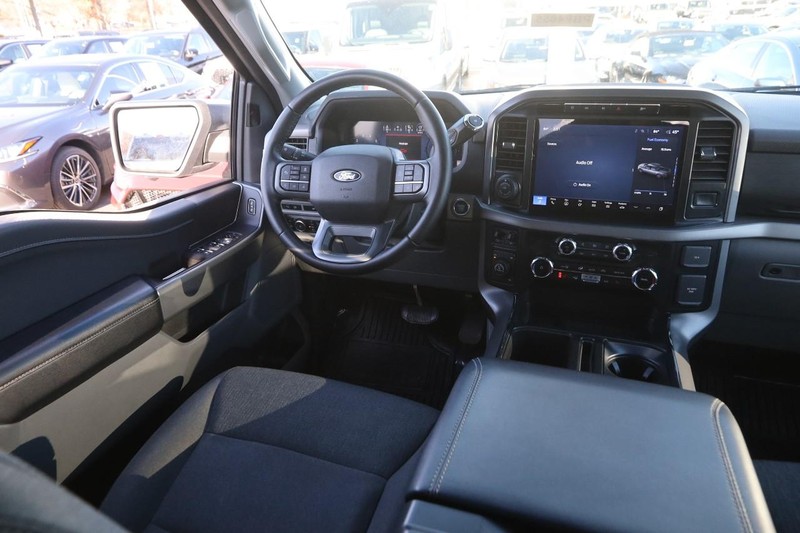 Ford F-150 Vehicle Full-screen Gallery Image 20