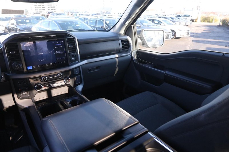 Ford F-150 Vehicle Full-screen Gallery Image 23