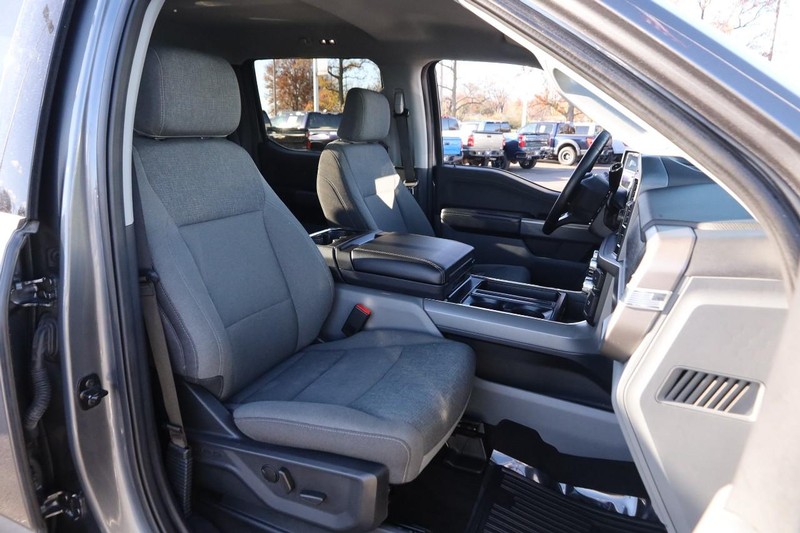 Ford F-150 Vehicle Full-screen Gallery Image 24