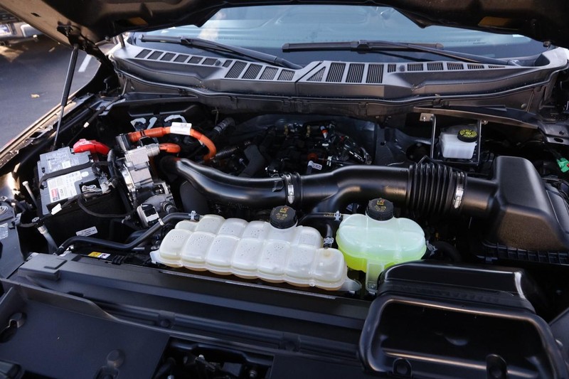 Ford F-150 Vehicle Full-screen Gallery Image 25