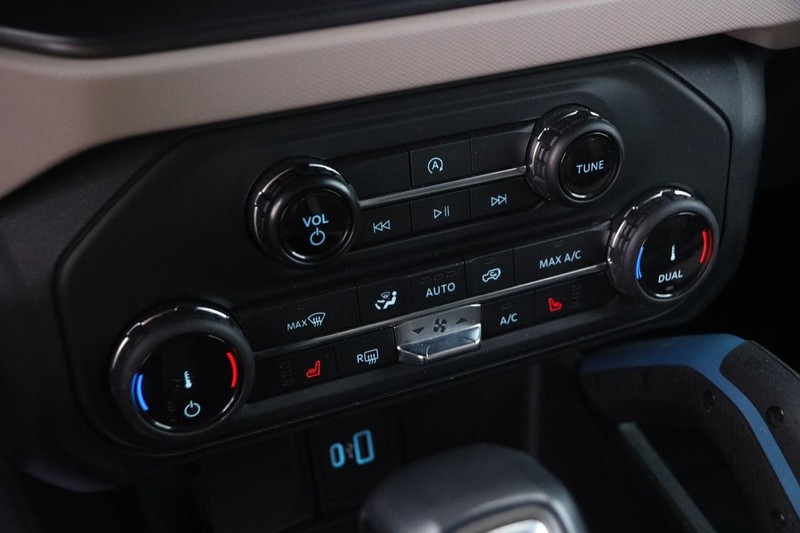 Ford Bronco Vehicle Image 18