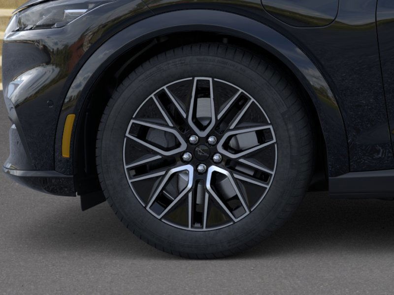 Ford Mustang Mach-E Vehicle Full-screen Gallery Image 19