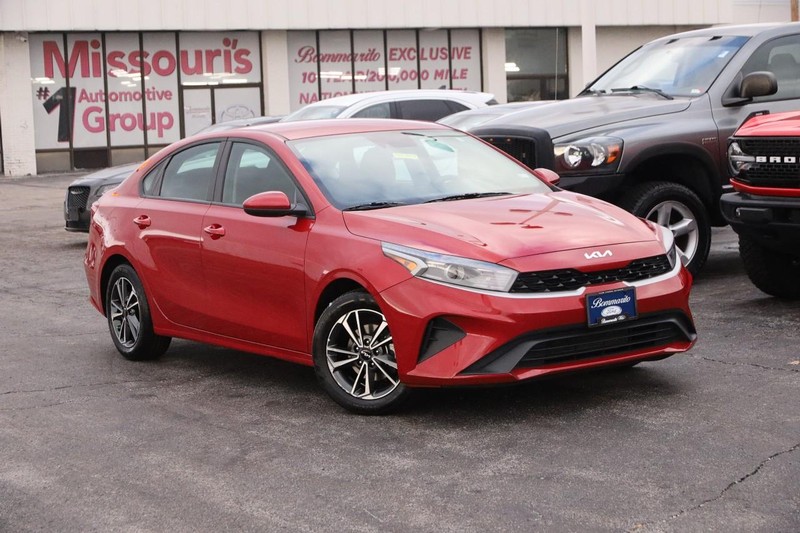 Kia Forte Vehicle Full-screen Gallery Image 2
