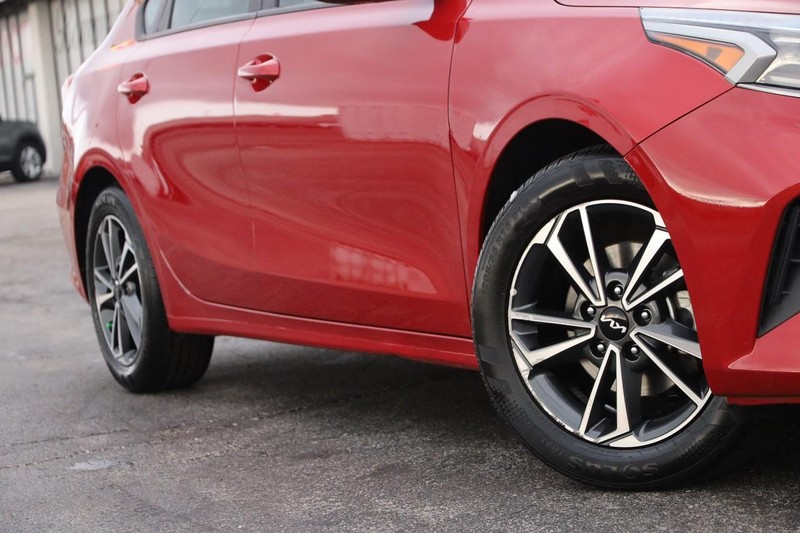 Kia Forte Vehicle Full-screen Gallery Image 3