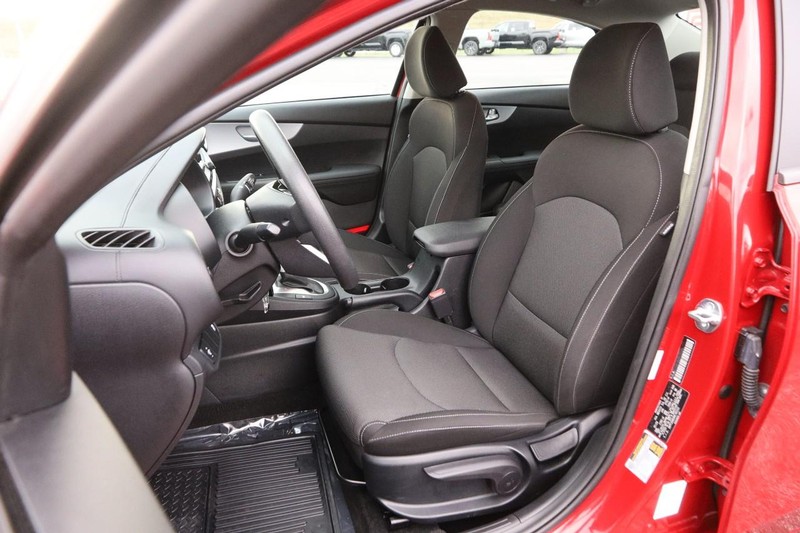 Kia Forte Vehicle Full-screen Gallery Image 8