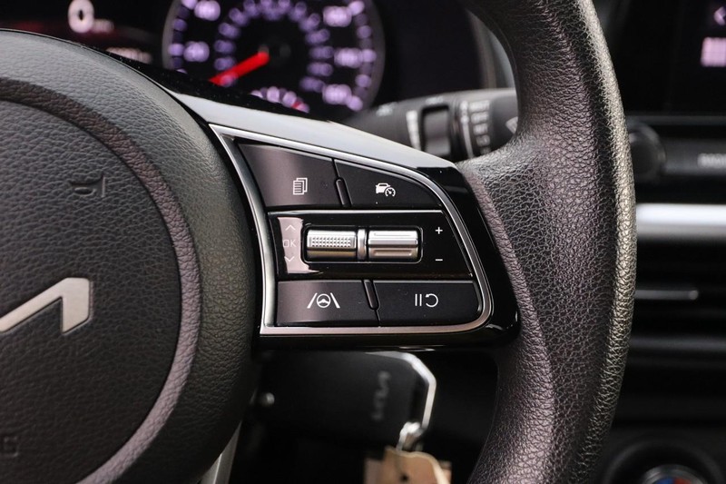 Kia Forte Vehicle Full-screen Gallery Image 12