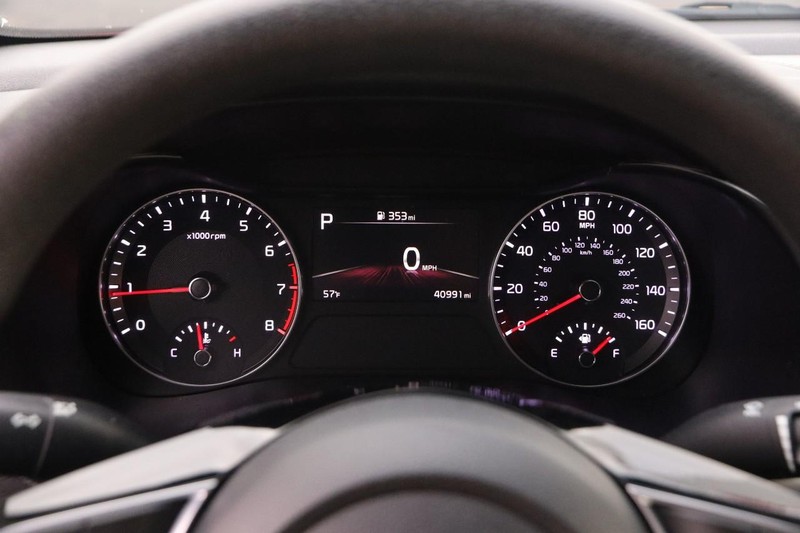 Kia Forte Vehicle Full-screen Gallery Image 13