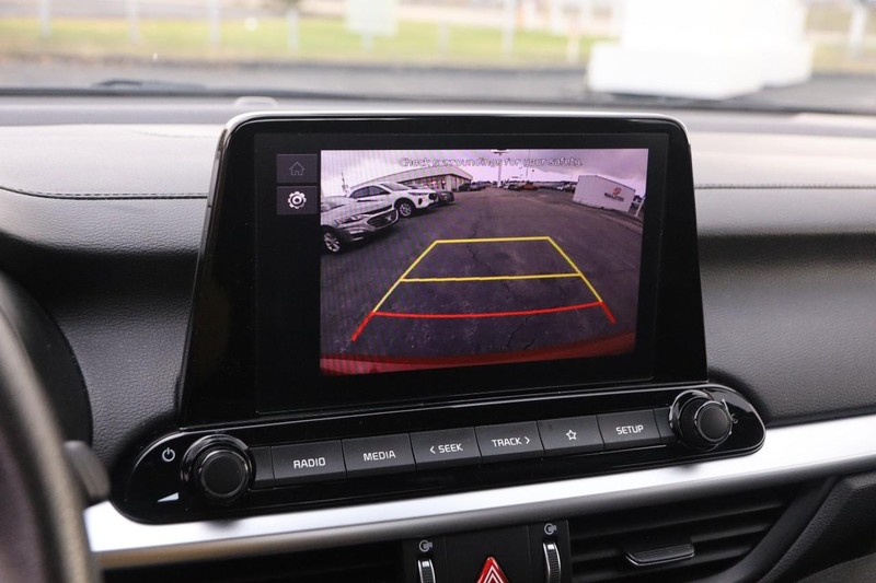 Kia Forte Vehicle Full-screen Gallery Image 15