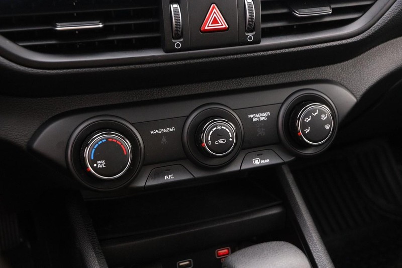 Kia Forte Vehicle Full-screen Gallery Image 16