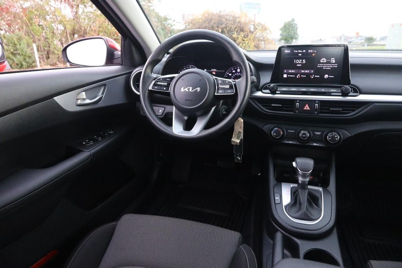 Kia Forte Vehicle Full-screen Gallery Image 21