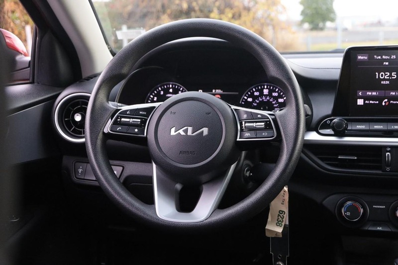 Kia Forte Vehicle Full-screen Gallery Image 22