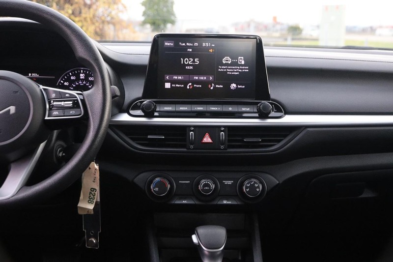 Kia Forte Vehicle Full-screen Gallery Image 23