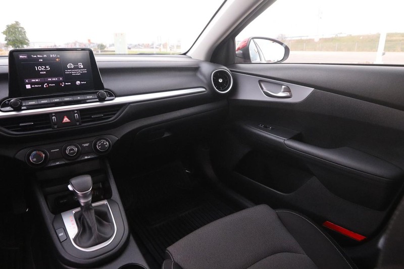 Kia Forte Vehicle Full-screen Gallery Image 24