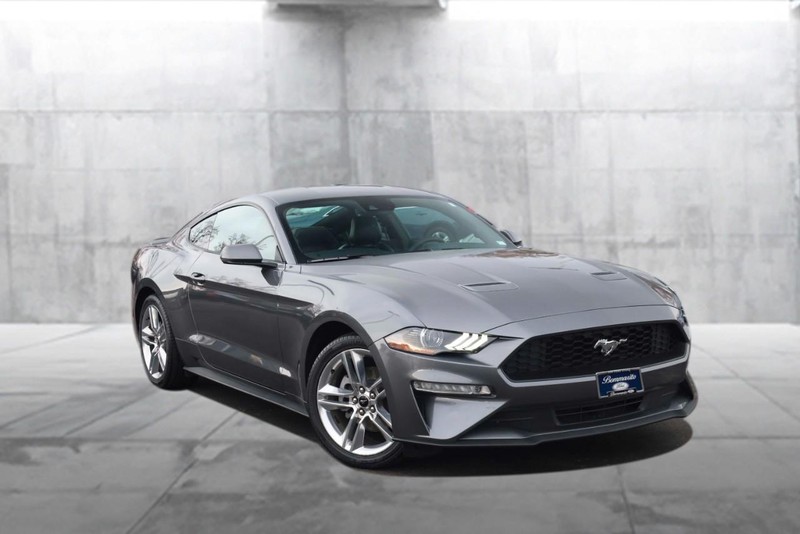 Ford Mustang Vehicle Full-screen Gallery Image 2