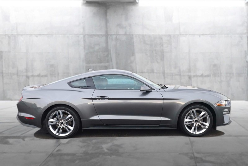 Ford Mustang Vehicle Full-screen Gallery Image 5