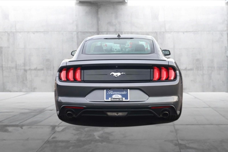 Ford Mustang Vehicle Full-screen Gallery Image 6