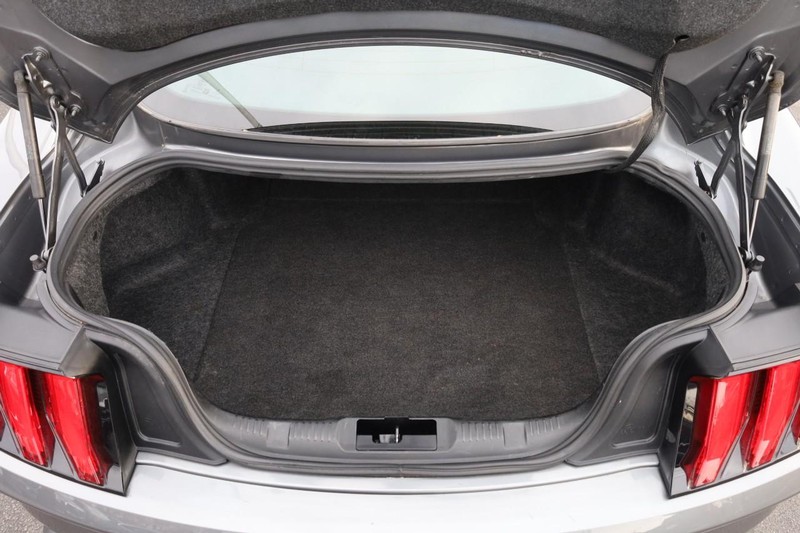 Ford Mustang Vehicle Full-screen Gallery Image 7