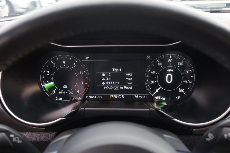 Ford Mustang Vehicle Full-screen Gallery Image 10