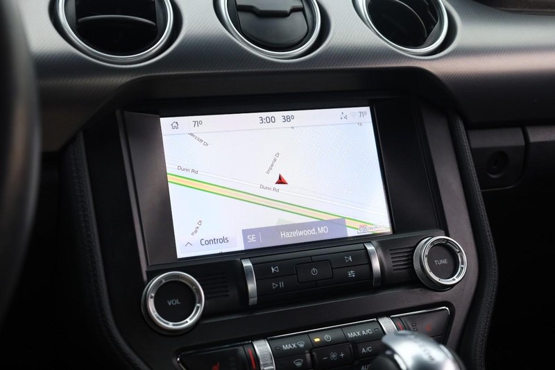 Ford Mustang Vehicle Full-screen Gallery Image 11