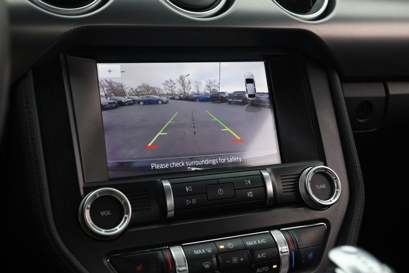 Ford Mustang Vehicle Full-screen Gallery Image 13