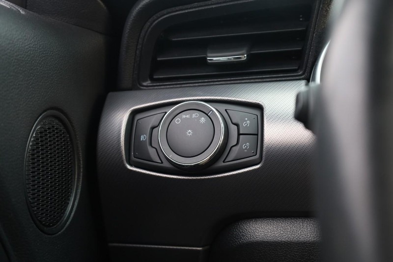 Ford Mustang Vehicle Full-screen Gallery Image 20