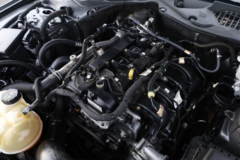 Ford Mustang Vehicle Full-screen Gallery Image 24