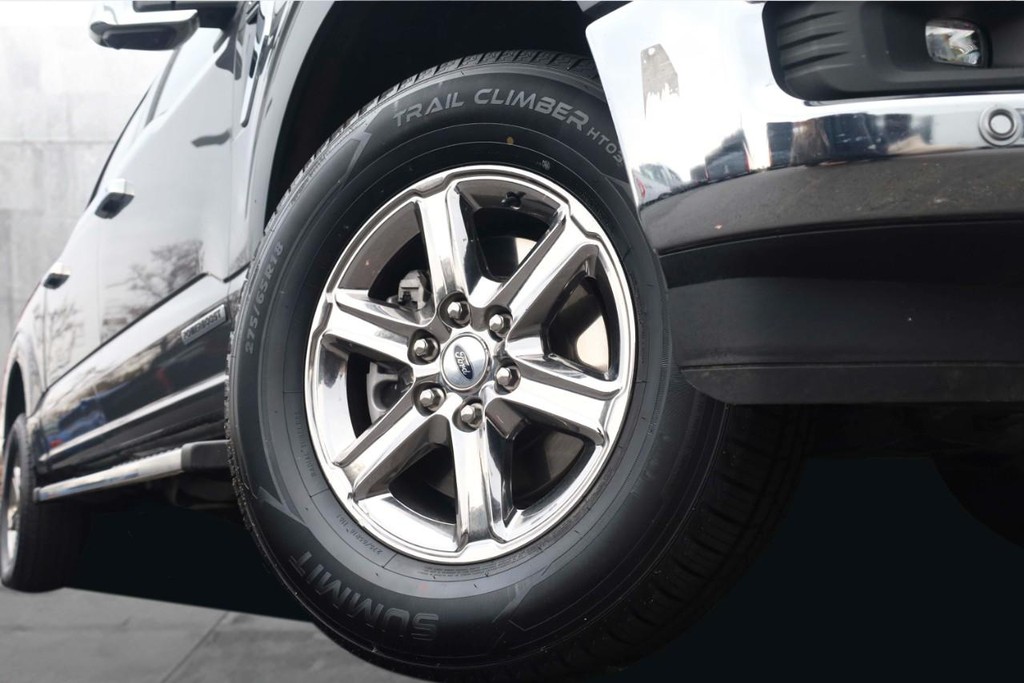 Ford F-150 Vehicle Full-screen Gallery Image 3