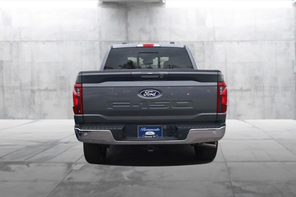 Ford F-150 Vehicle Full-screen Gallery Image 6