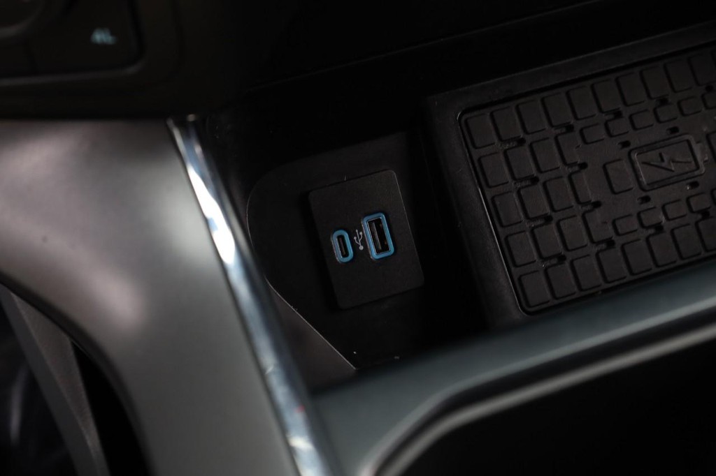 Ford F-150 Vehicle Full-screen Gallery Image 17