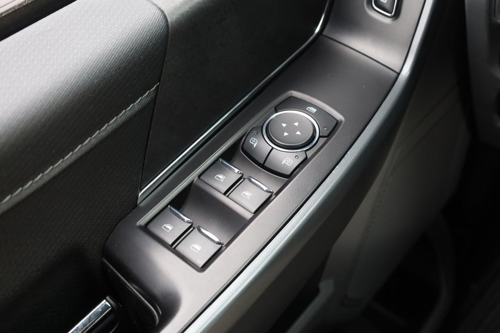 Ford F-150 Vehicle Full-screen Gallery Image 20