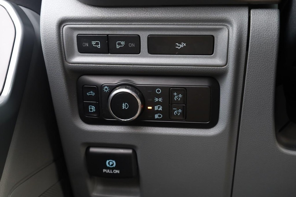 Ford F-150 Vehicle Full-screen Gallery Image 22