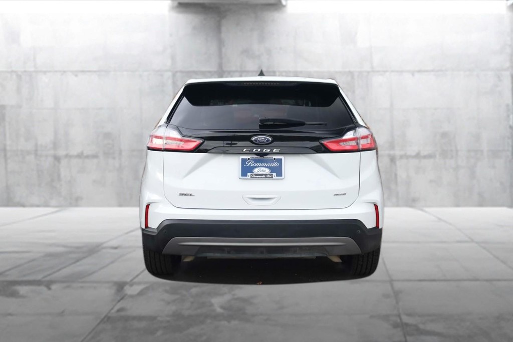 Ford Edge Vehicle Full-screen Gallery Image 6