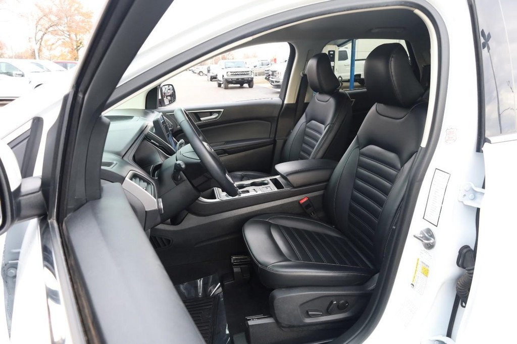 Ford Edge Vehicle Full-screen Gallery Image 7