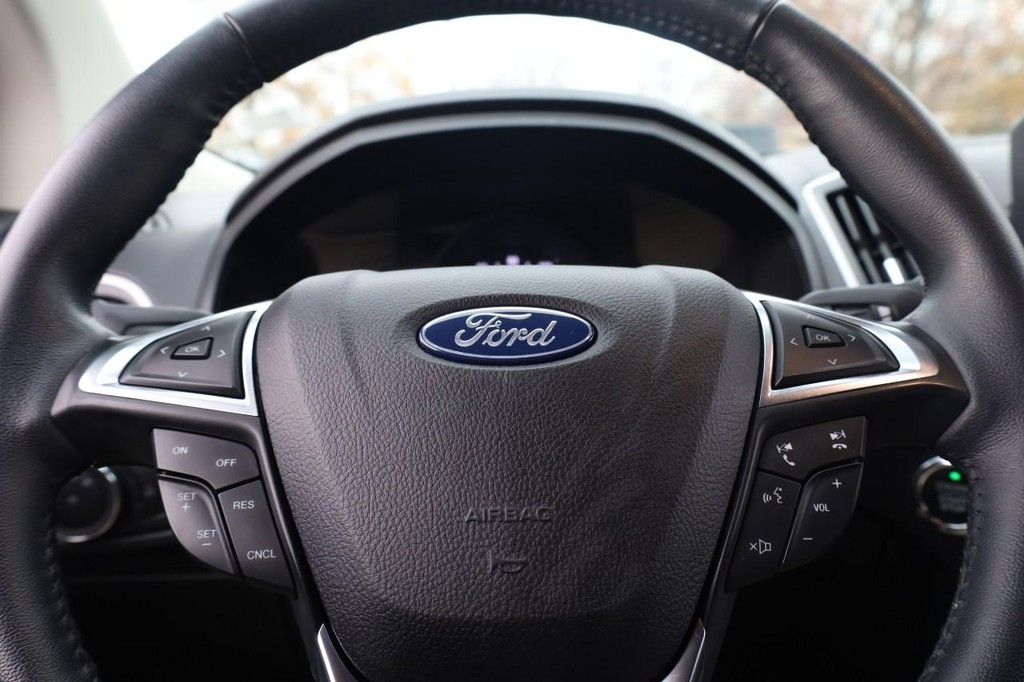 Ford Edge Vehicle Full-screen Gallery Image 8