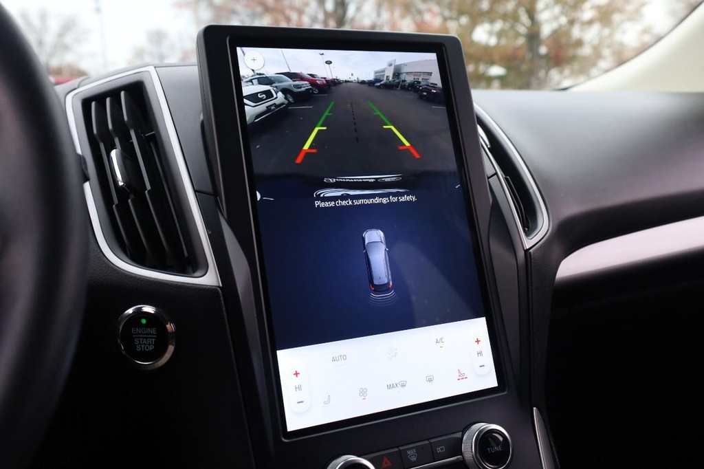 Ford Edge Vehicle Full-screen Gallery Image 11