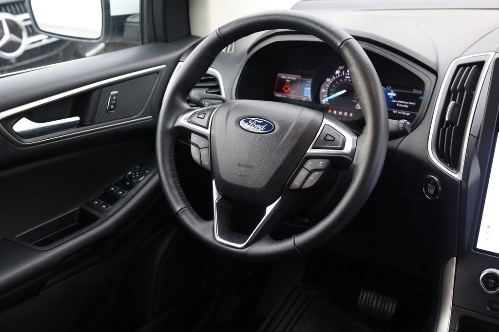 Ford Edge Vehicle Full-screen Gallery Image 22