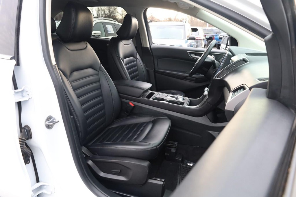 Ford Edge Vehicle Full-screen Gallery Image 23