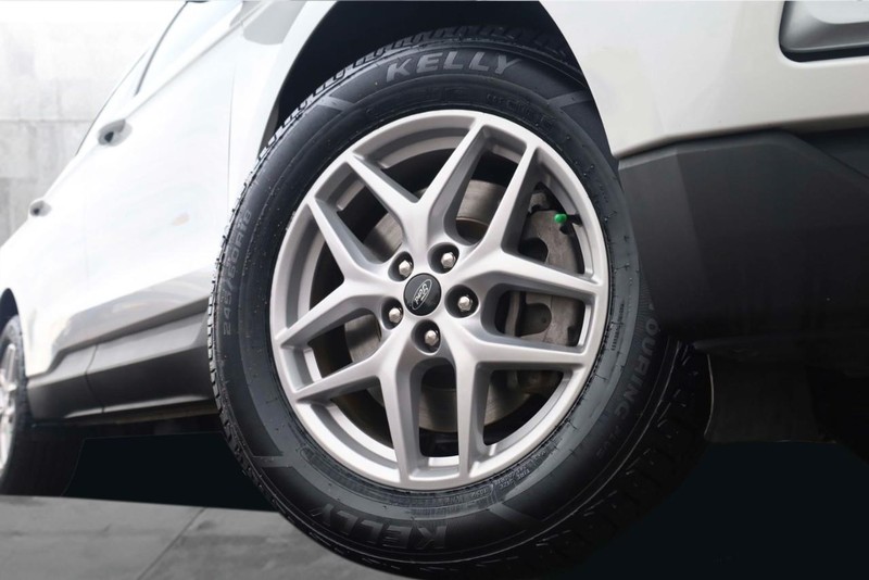 Ford Edge Vehicle Image 03