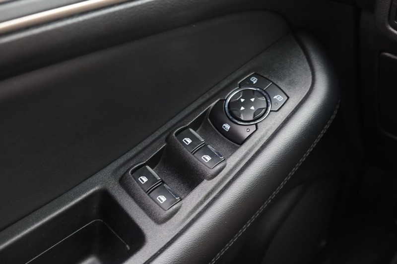 Ford Edge Vehicle Image 16