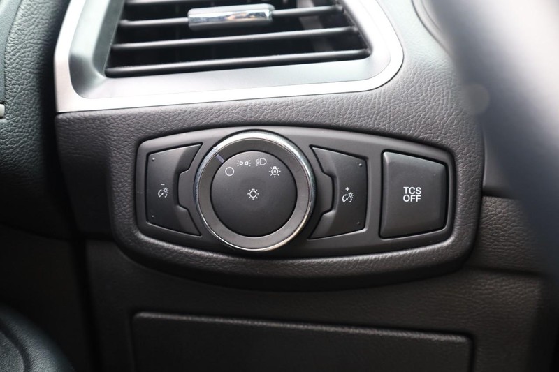 Ford Edge Vehicle Image 17