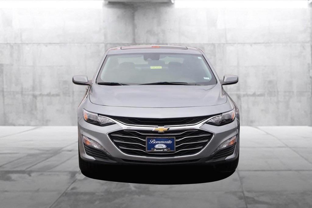 Chevrolet Malibu Vehicle Full-screen Gallery Image 4